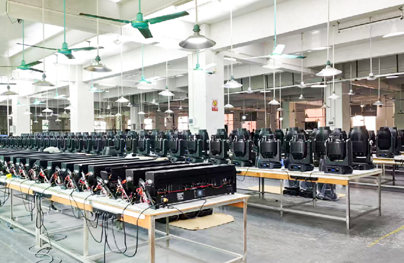 舞台照明器具の製造を紹介する Leahua Lighting の工場