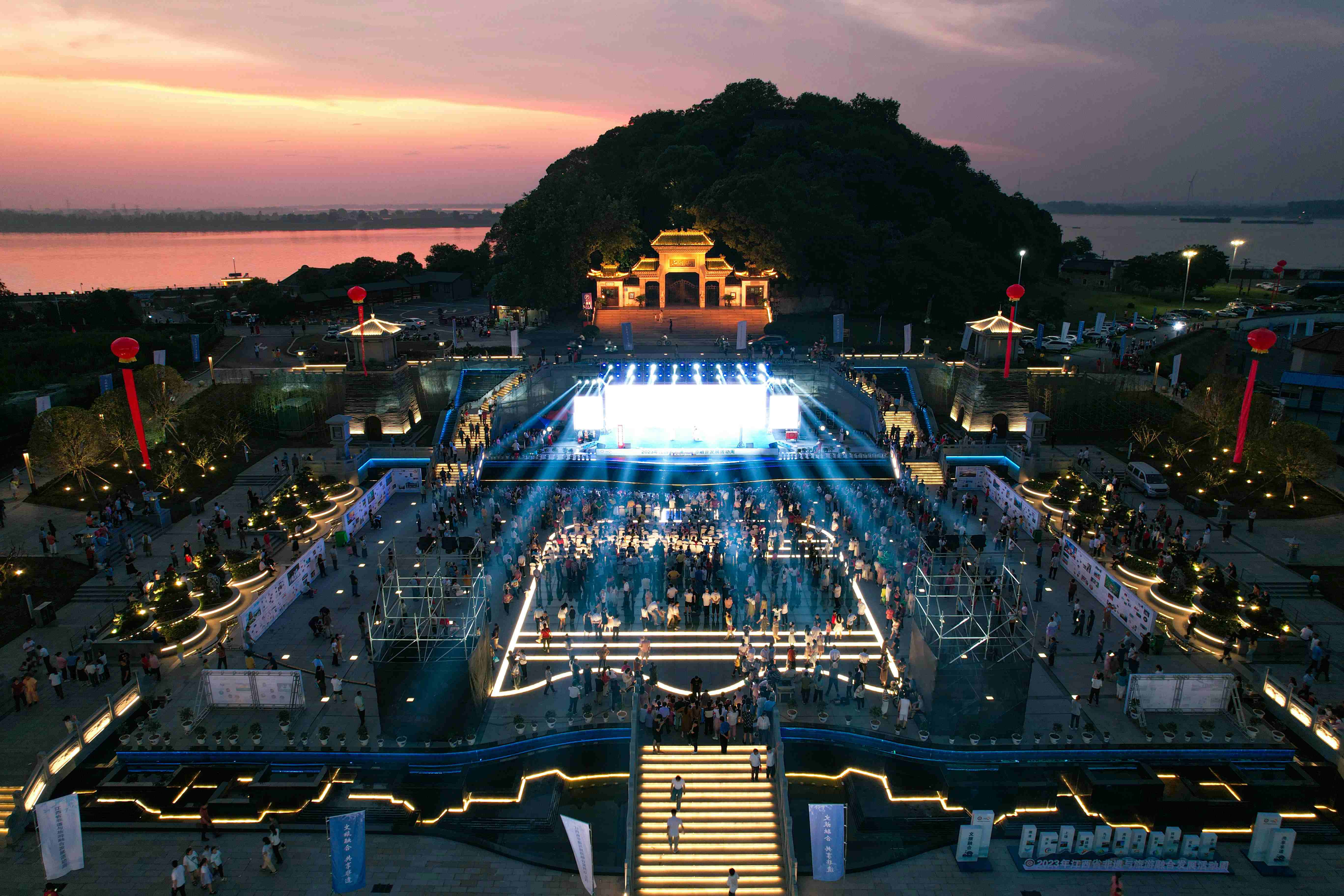 Professional Stage Lighting プロ仕様の舞台照明